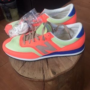 New Balance sneakers NEVER WORN !